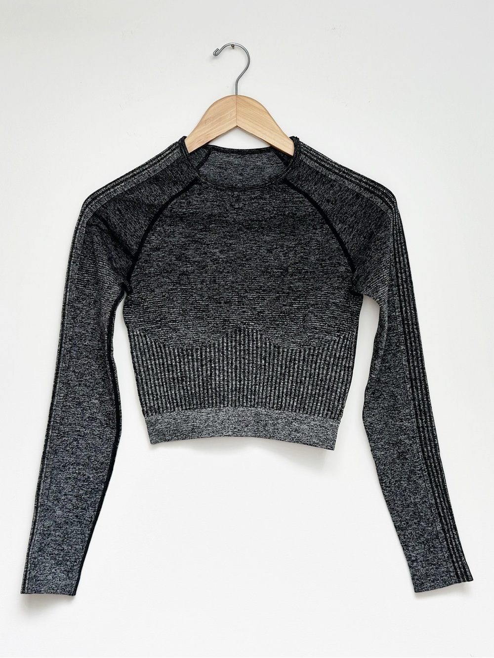fabletics seamless long sleeve top • x small petite compression gray black ombre